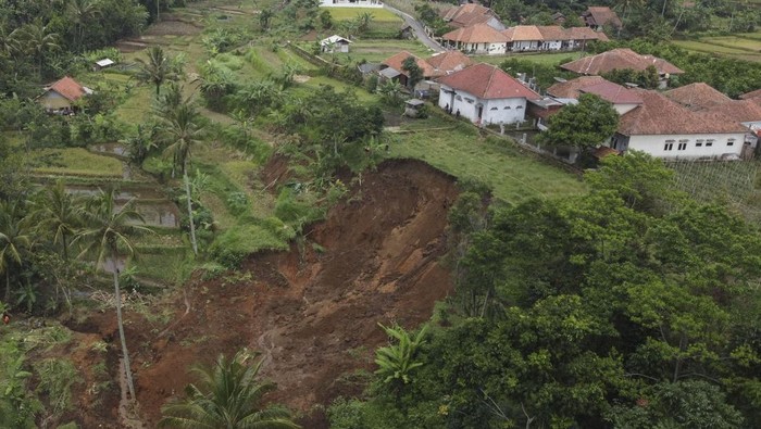 Tanah Longsor Terjang Vietnam, 4 Orang Tewas - Update 1